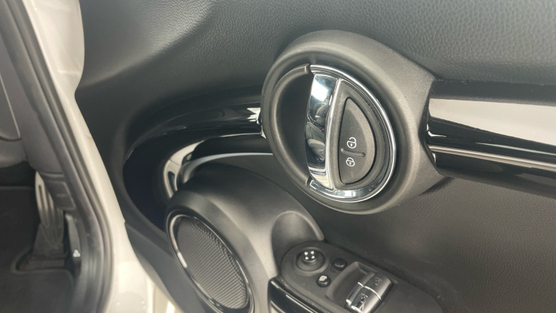 MINI Hatchback 1.5 Cooper Sport 3dr Auto Petrol Hatchback